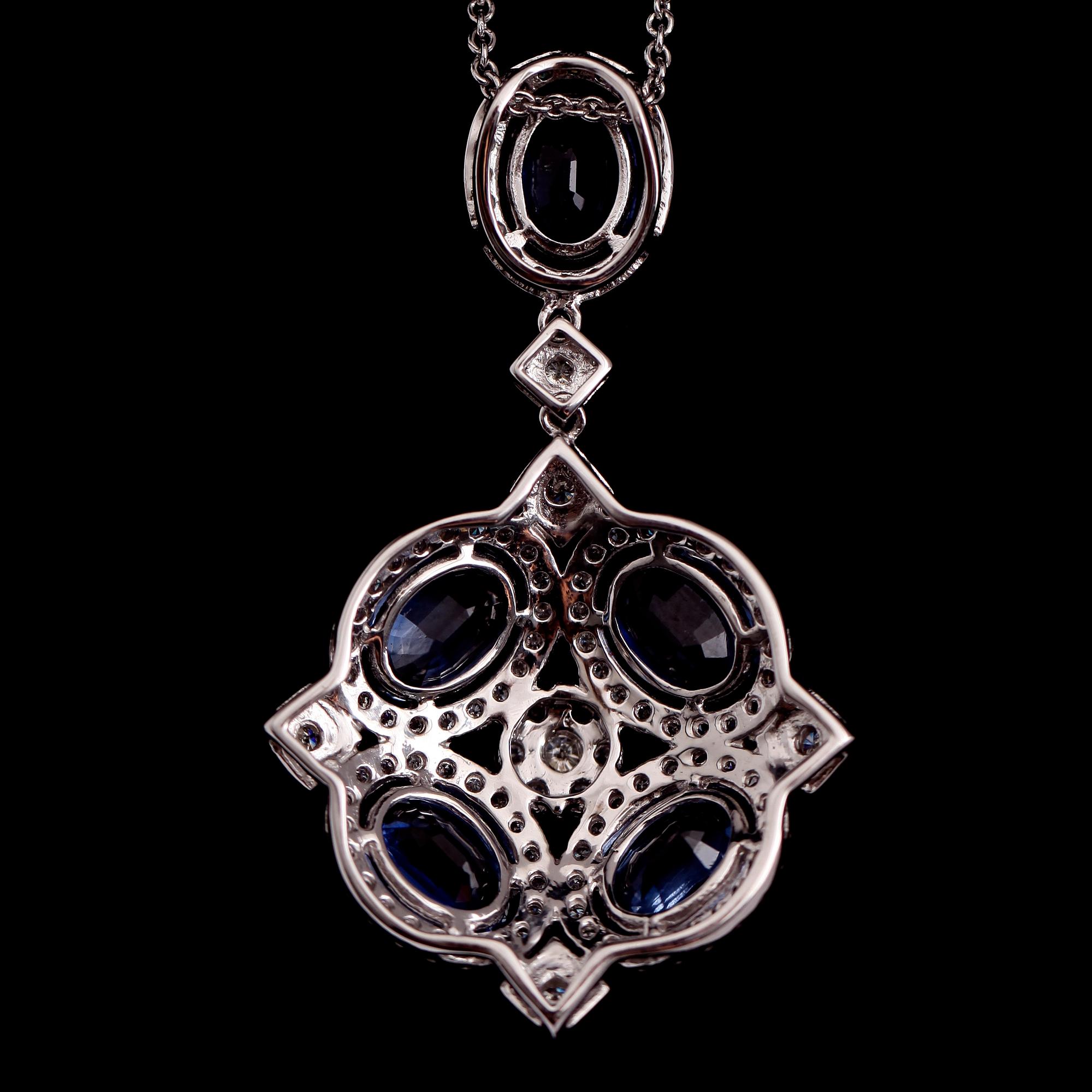 COLLIER, 18 k vitguld, hänge med briljantslipade diamanter totalt 1.14 ct samt blå kyaniter.