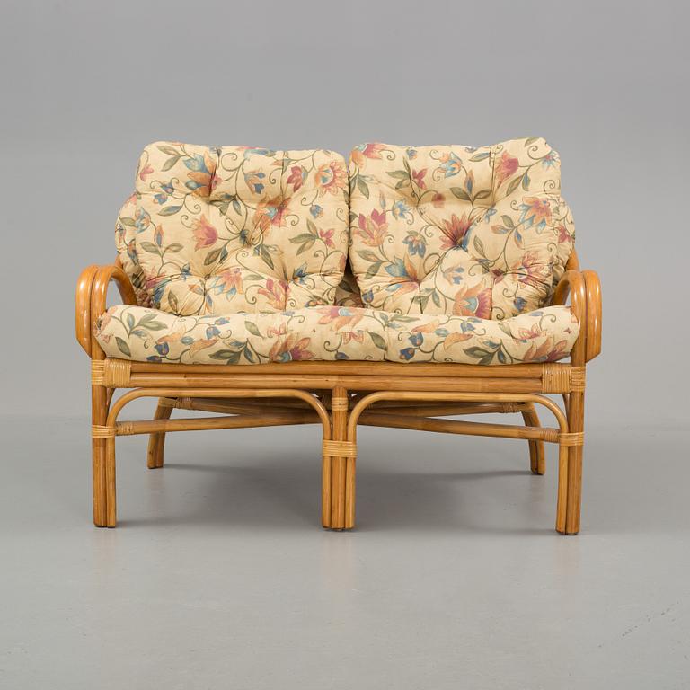 A set of sofa, easy chairs and table in four parts, late 20th century.