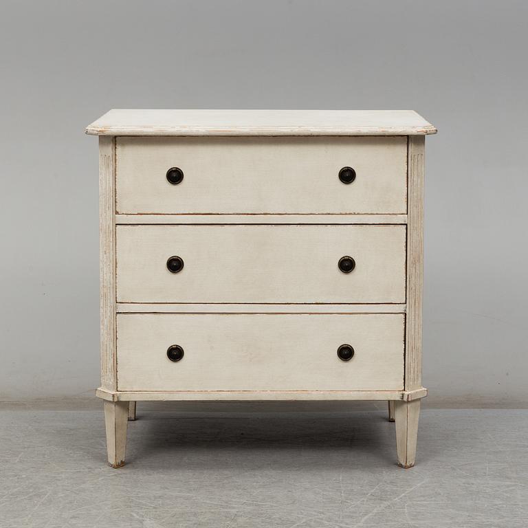 A  20th century gustavian style chest of drawers.