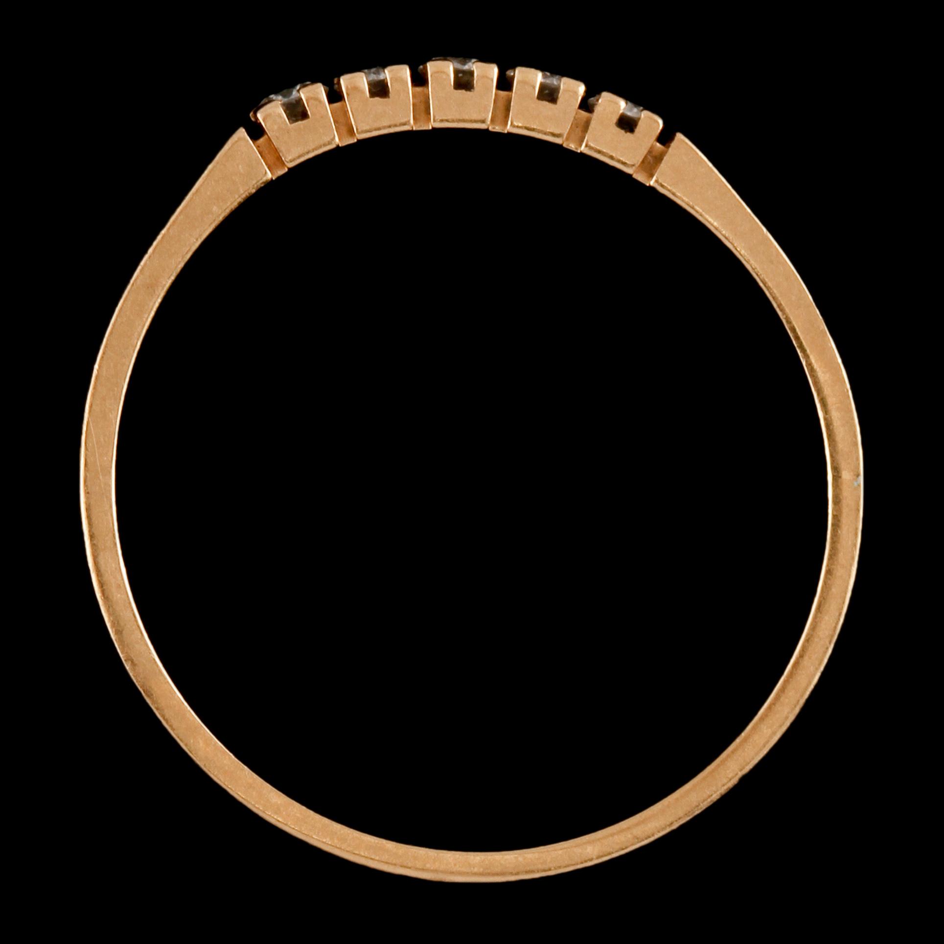 RING, 18k guld med 5 briljantslipade diamanter, tot 0.15 ct, Nya Hedbergs Guld & Silver, Dalsjöfors, 2000-tal. Vikt 2 g.