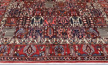A Baktiari carpet, approx. 410 x 312 cm.