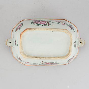 SMÖRTERRIN, kompaniporslin, Qingdynastin, Qianlong (1736-95).