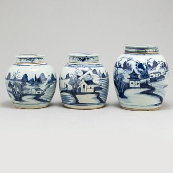 Three blue and white jars with covers, Qing dynasty, 18th century.