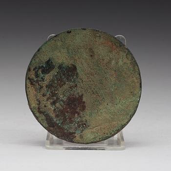 SPEGEL, brons. Troligen Tangdynastin (618-907).