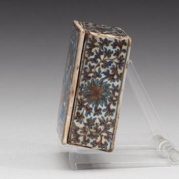 An enamelled box with cover, Qing dynasty, (1644-1912).