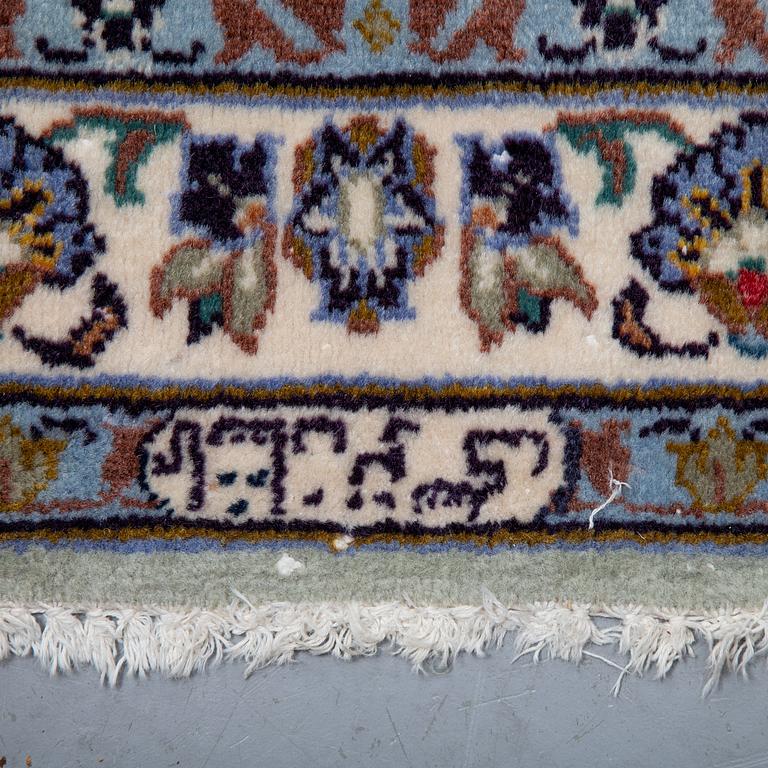 A carpet, an old Kashan, ca 554,5 x 351,5-358 cm, an inscription: Kashan Tavasoli.