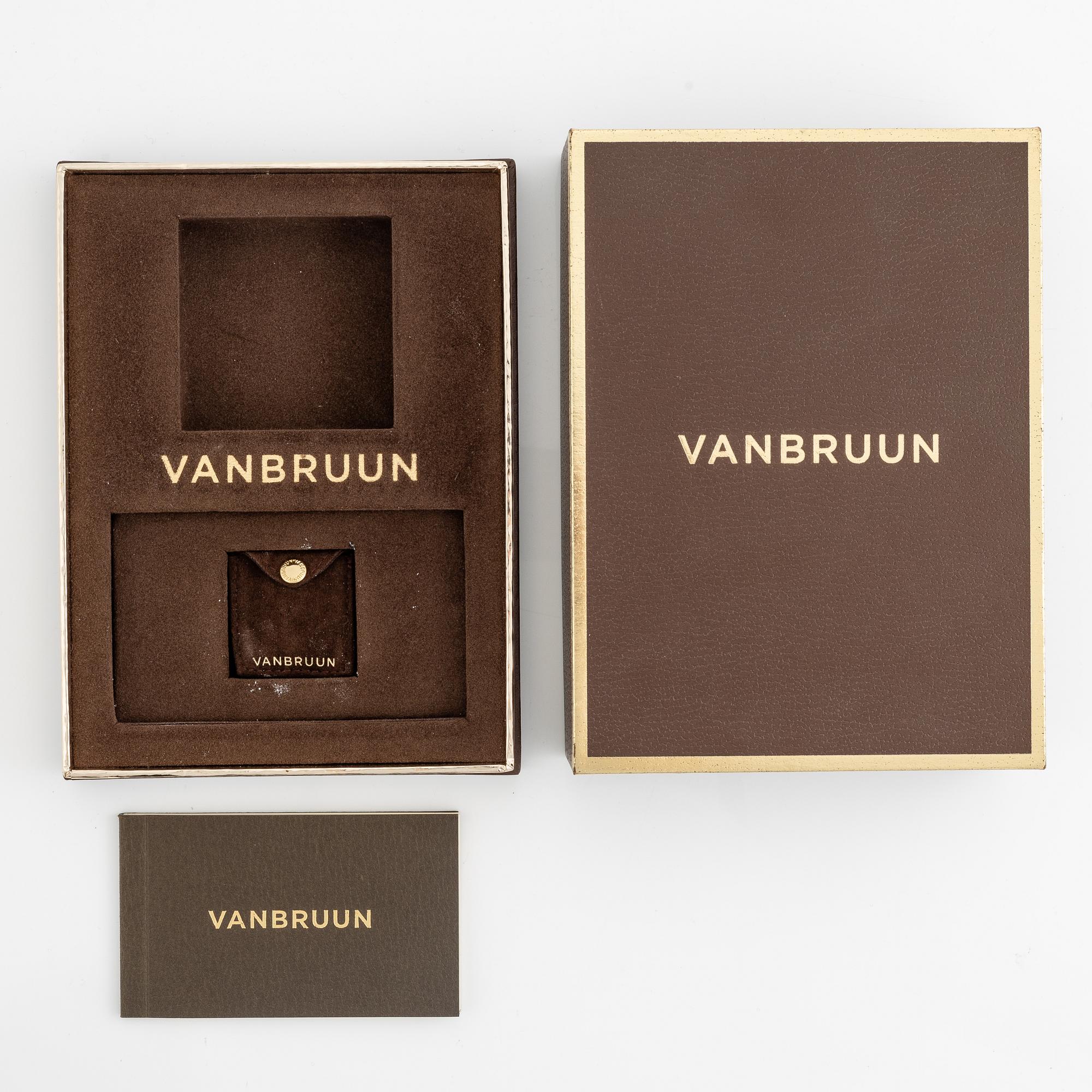 Ring 18K white gold set with an oval brilliant-cut diamond, VANBRUUN.