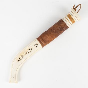 A reindeer horn knife by Paulus Utsi, signed.