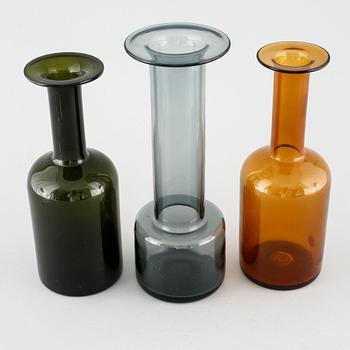 Three glass vases, onne signed by Per Lutken och daterad 1959.