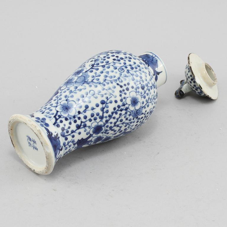 VAS, porslin, Kina, 1700/1800-tal.