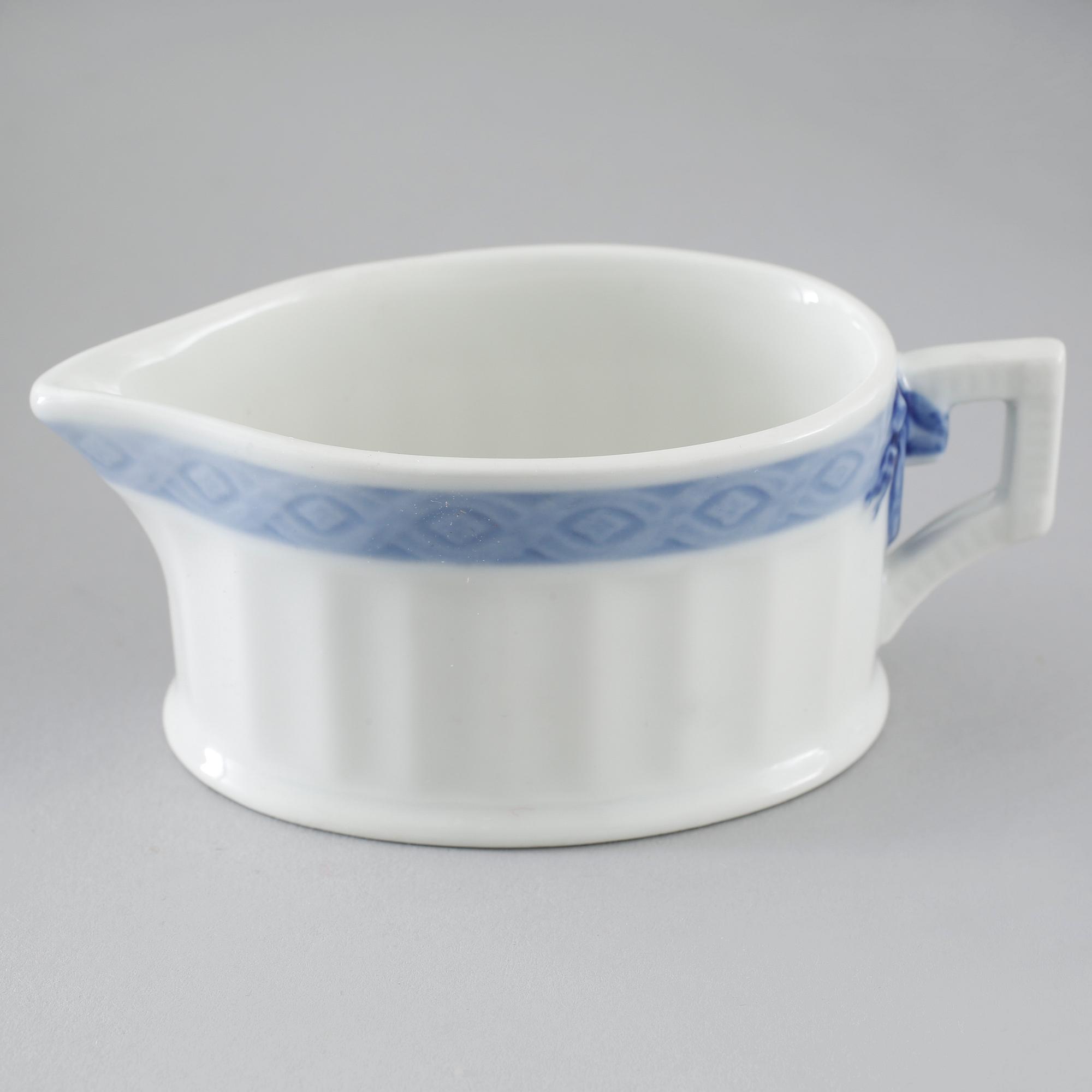 73 porcelian serving pieces, "Blå Vifte", Royal Copenhagen, from the second half of the 20th century.