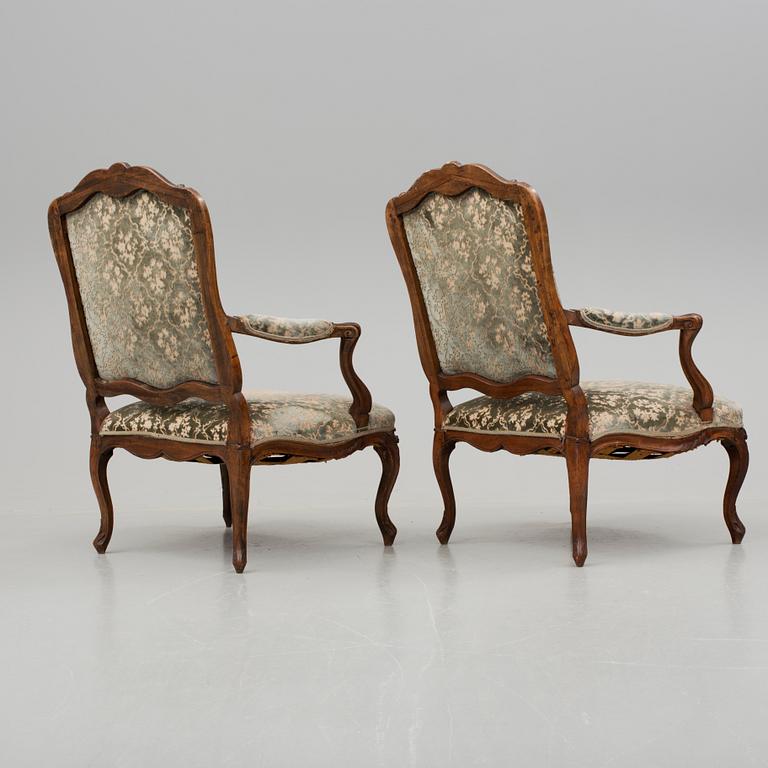 FÅTÖLJER, ett par, rokokostil. 1800-tal.