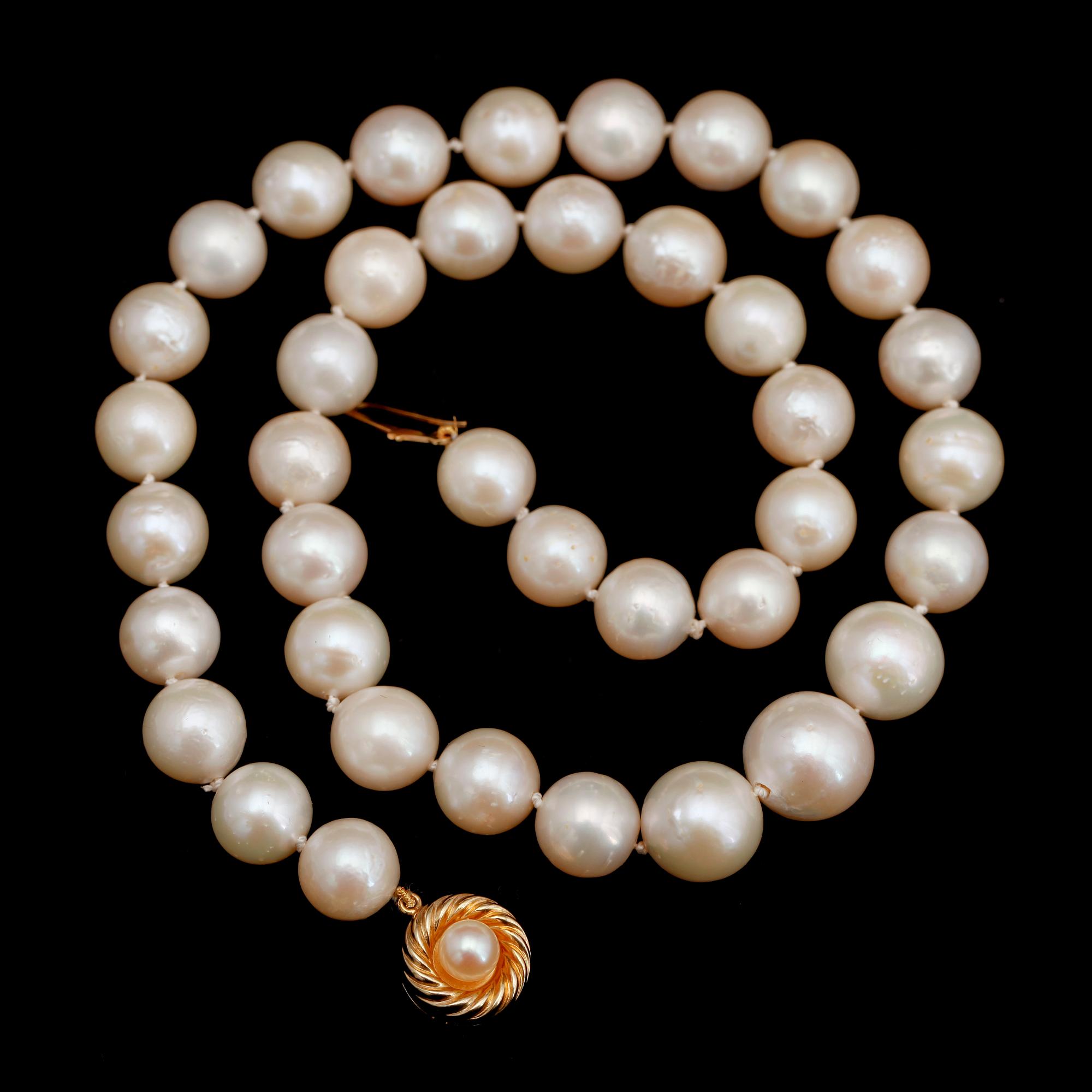 COLLIER, odlade south sea pärlor. Diam 9.4-12.8 mm.