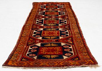 Gallerimatta, semiantik Adiyaman, sydöstra Anatolien, ca 345 x 100 cm.