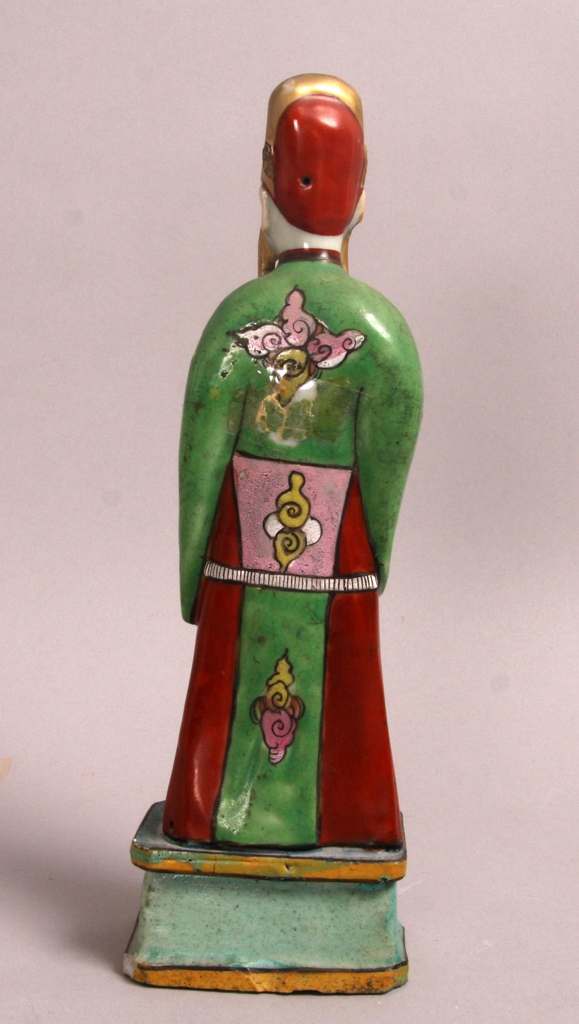 FIGURIN, porslin. Qing, 1800-talets andra hälft.