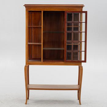 Salon cabinet, Nordiska Kompaniet, before 1909.