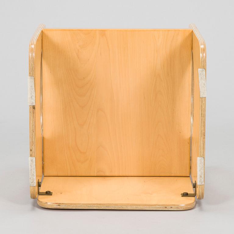 Kristian Gullichsen, children's chair, "Vanikka" for Artek, late 20th century.