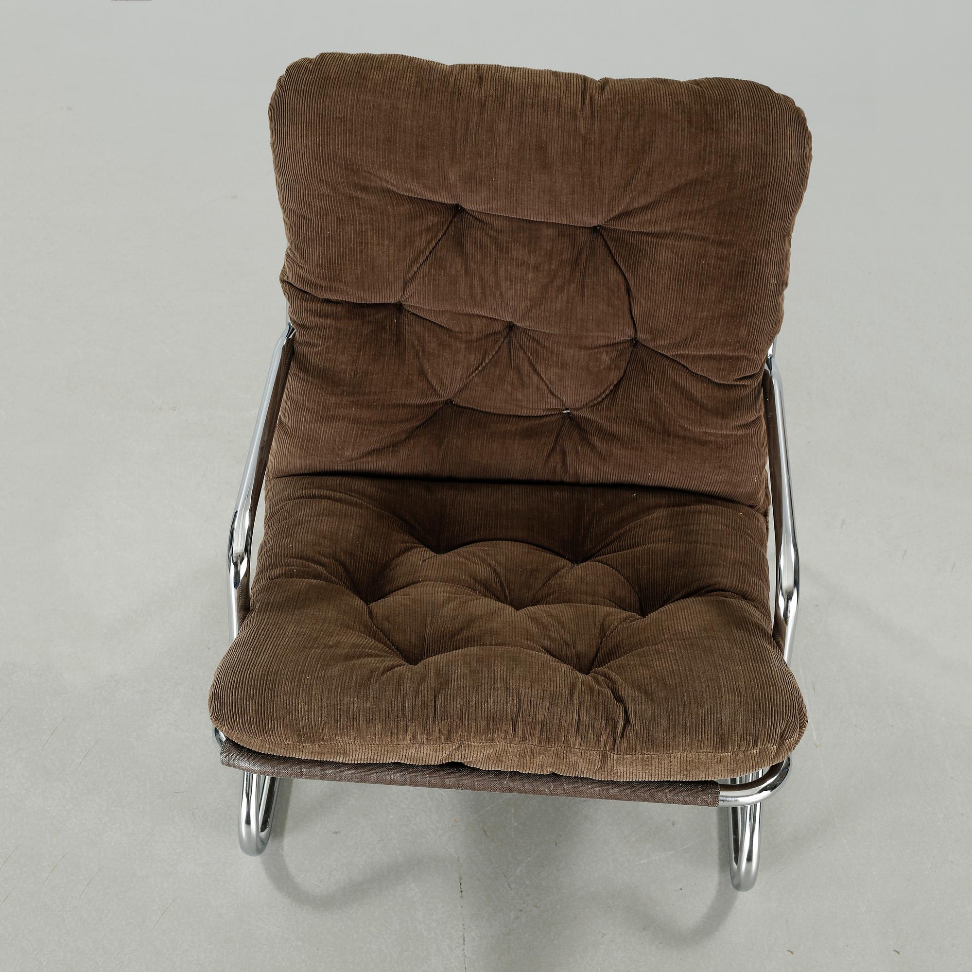 A 1970s armchair.