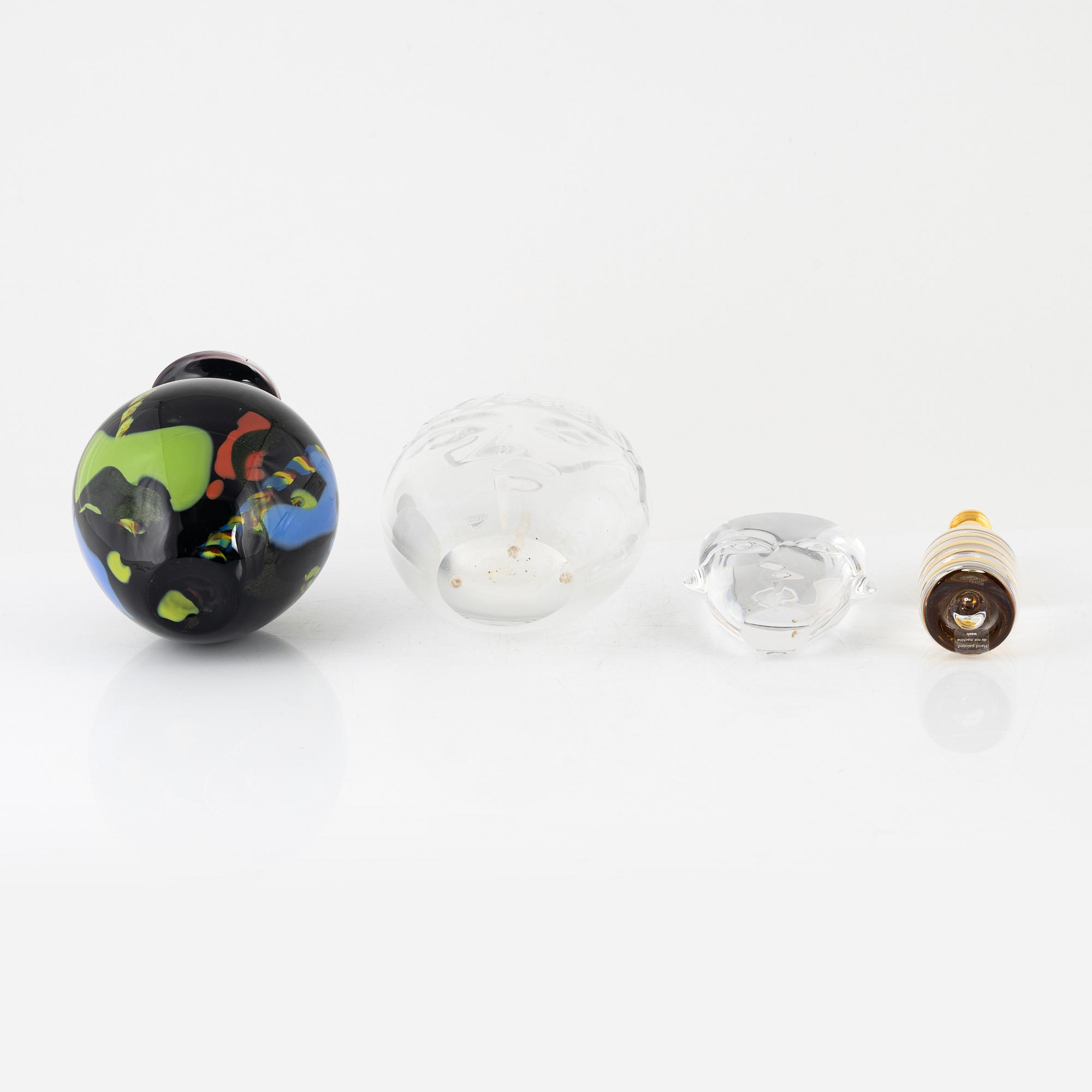 Glasföremål, 4 st, bl.a. Martti Rytkönen och Kjell Engman, Orrefors samt Kosta Boda.