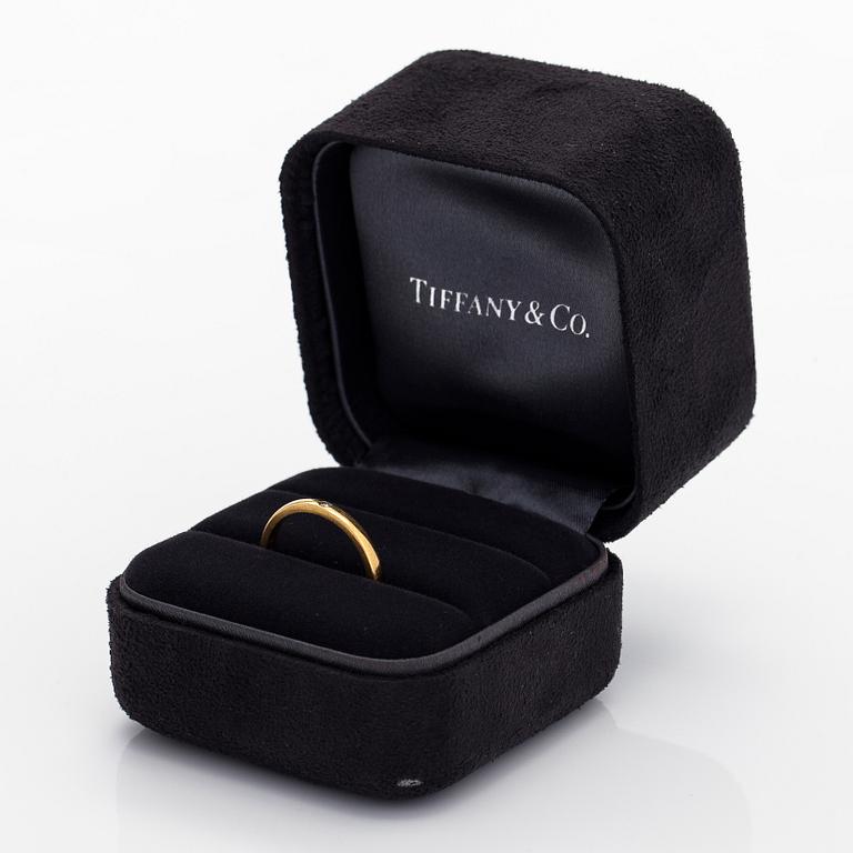 Tiffany & Co, Elsa Peretti, an 18K gold ring, with a small diamond.