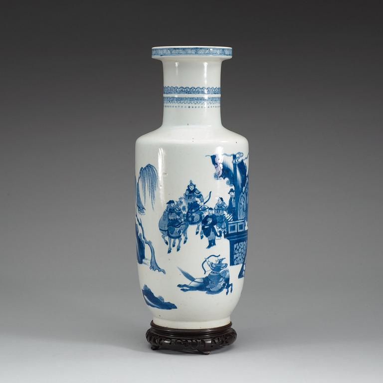VAS, porslin. Kina, 1900-tal. Med Kangxi sex karaktärers märke.