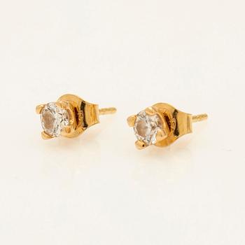 Örhängen, ett par, 18K guld med diamanter.