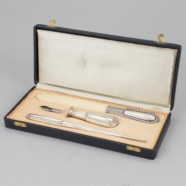 DESK SET, 3 parts, silver in a CASKET.