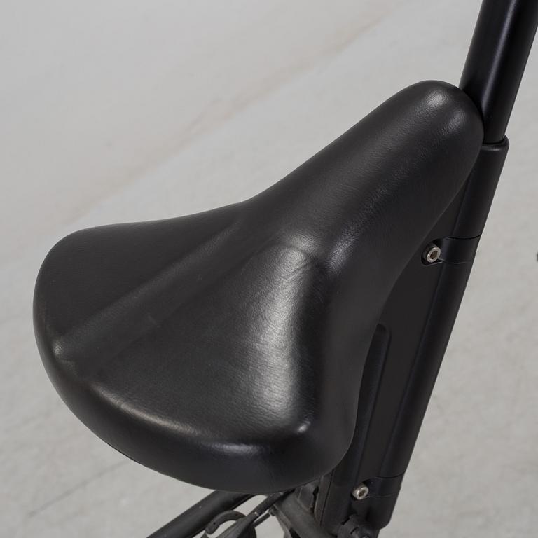 A foldable Strida bike.