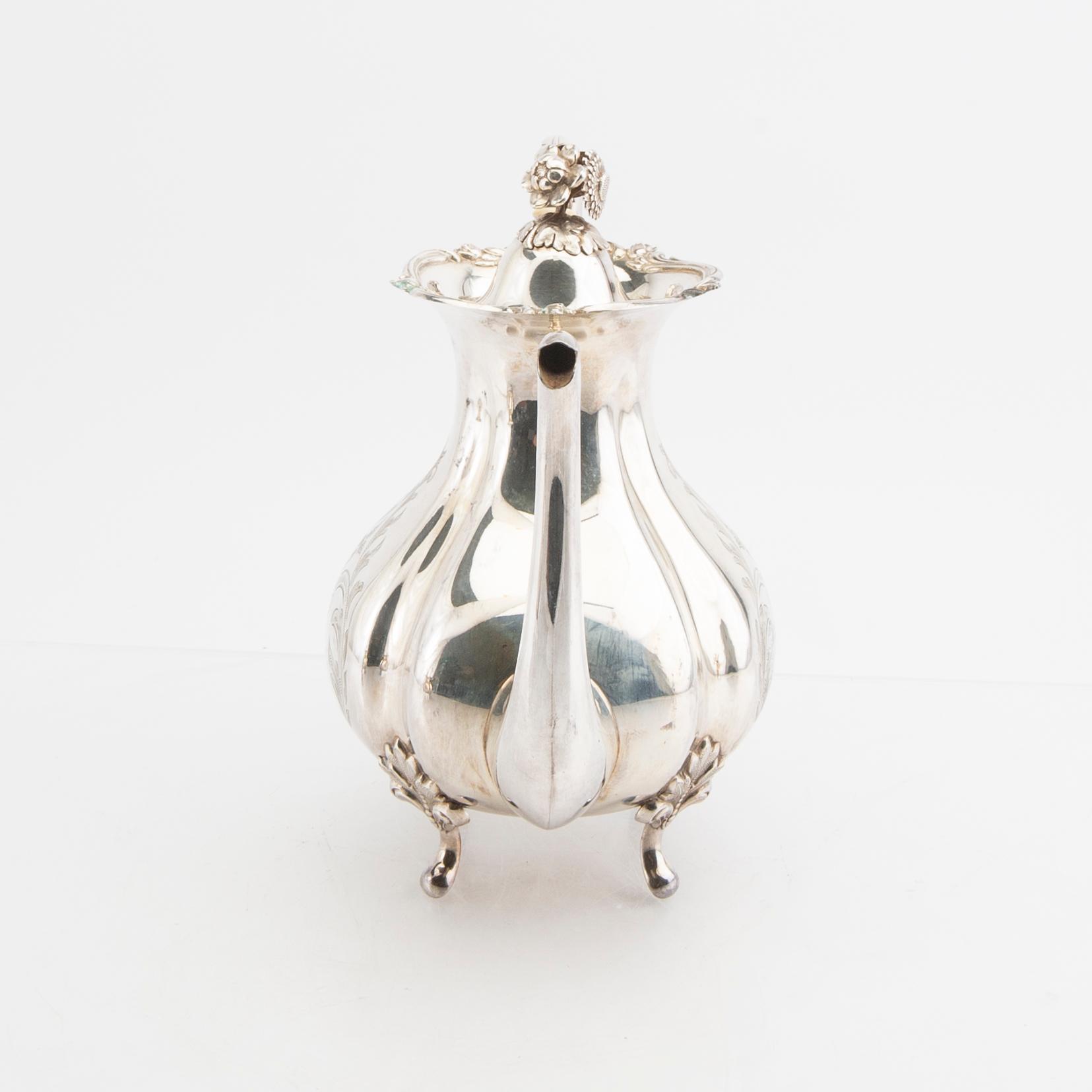 A Swedish 20th century 2 pcs silver coffee service mark of BAG Stockholm 1933, weight 1148 grams.