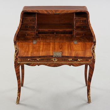 SEKRETÄR, av Niklas Korp (mästare i Stockholm 1763-1800), daterad 1772. Rokoko.