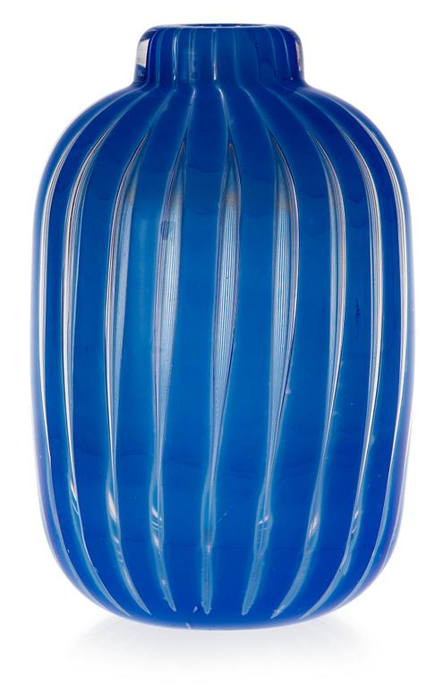 An Edvin Öhrström 'Ariel' glass vase, Orrefors 1950.