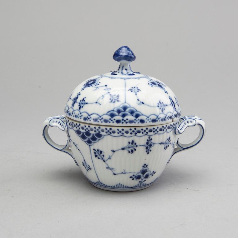 ROYAL COPENHAGEN, kaffeservis, 15 dls Musselmalet halvblond, porslin, första- och andrasortering.