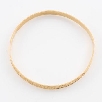 Arm ring, 18K gold with stylised decoration.