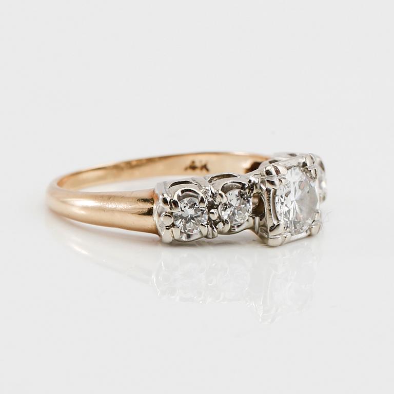 Ring in 14K white and red gold with round brilliant-cut diamonds.