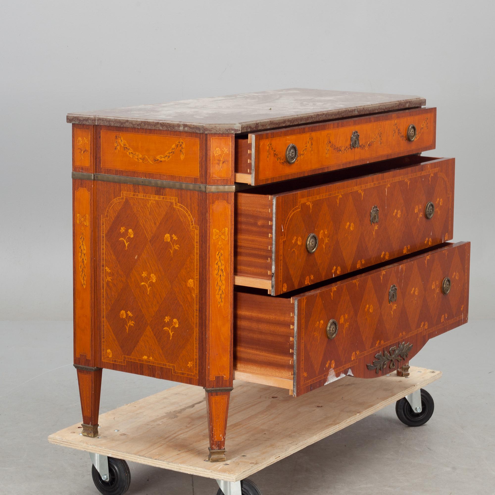 BYRÅ, gustaviansk stil. 1900-talets första hälft.