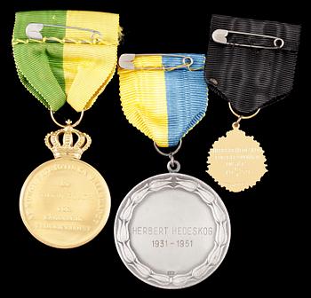 MEDALJER, 3st, en 18k guld, Kungliga Patriotiska Sällskapet, 1943. Vikt ca 30g.
