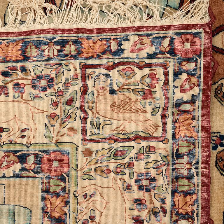 A rug, an antique Kerman Laver figural, ca 204-205 x 138,5-139 cm (as well as ca 0,5 cm flat weave at the the ends).