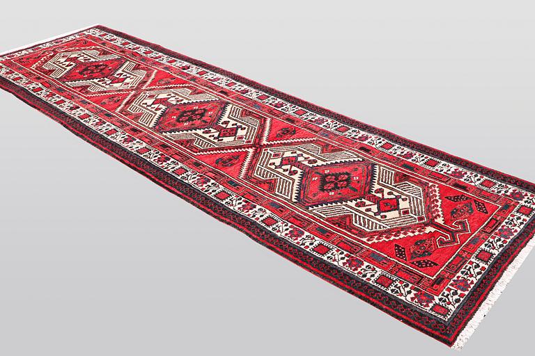 A runner, Sarab, ca 348 x 104 cm.