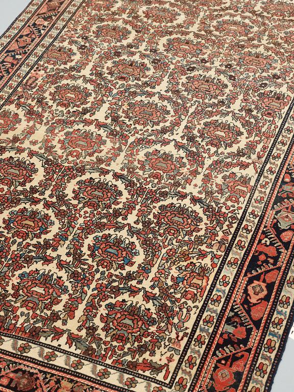 SEMI-ANTIQUE SAROUK/FERAGHAN. 195 x 128,5 cm.