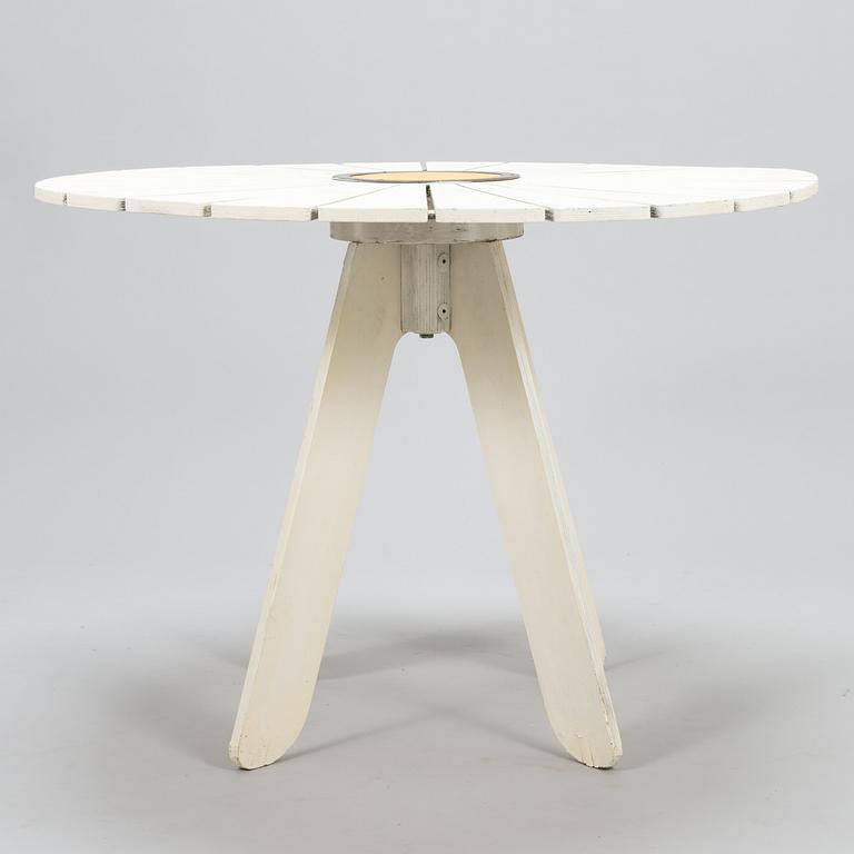 ALVAR AALTO, a late 20th century 'Aurinko' (Sun-series), garden table for Artek.