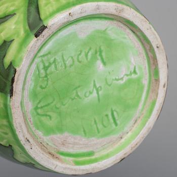 JOSEF EKBERG, vas, Gustavsberg 1901. Flintgods, Sgrafitto-teknik. Jugend.