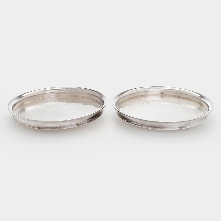 Tapio Wirkkala, A pair of silver dishes model TW 276, Kultakeskus Hämeenlinna, 1974 and 1981.