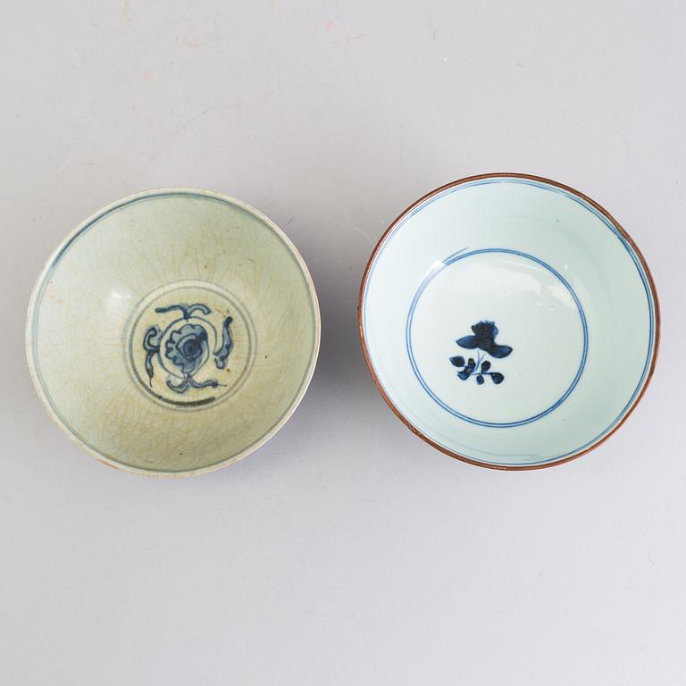 Two bluue and white bowls, 18th century.