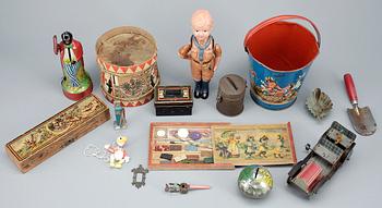 PARTI LEKSAKER, ca 10 delar, Tyskland och Japan, 1800/1900-tal.