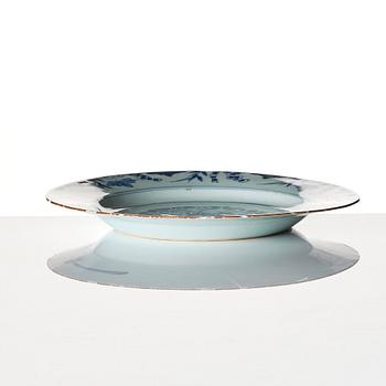 Tallrikar, åtta stycken, porslin. Qingdynastin, Kangxi (1662-1722).