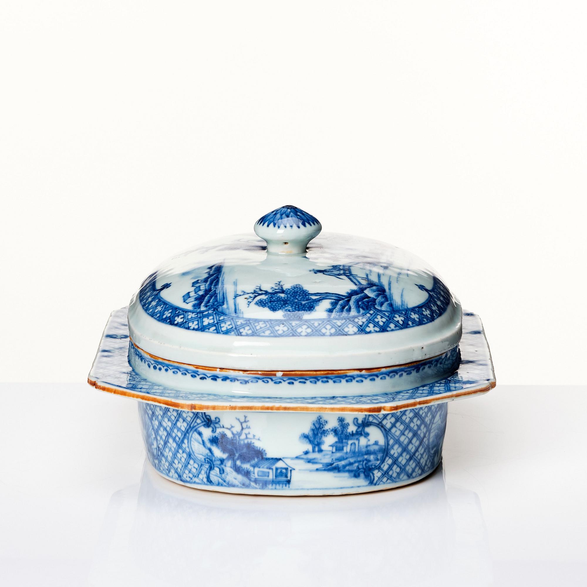 A blue and white vegetable tureen with cover, Qing dynasty, Qianlong (1736-95).