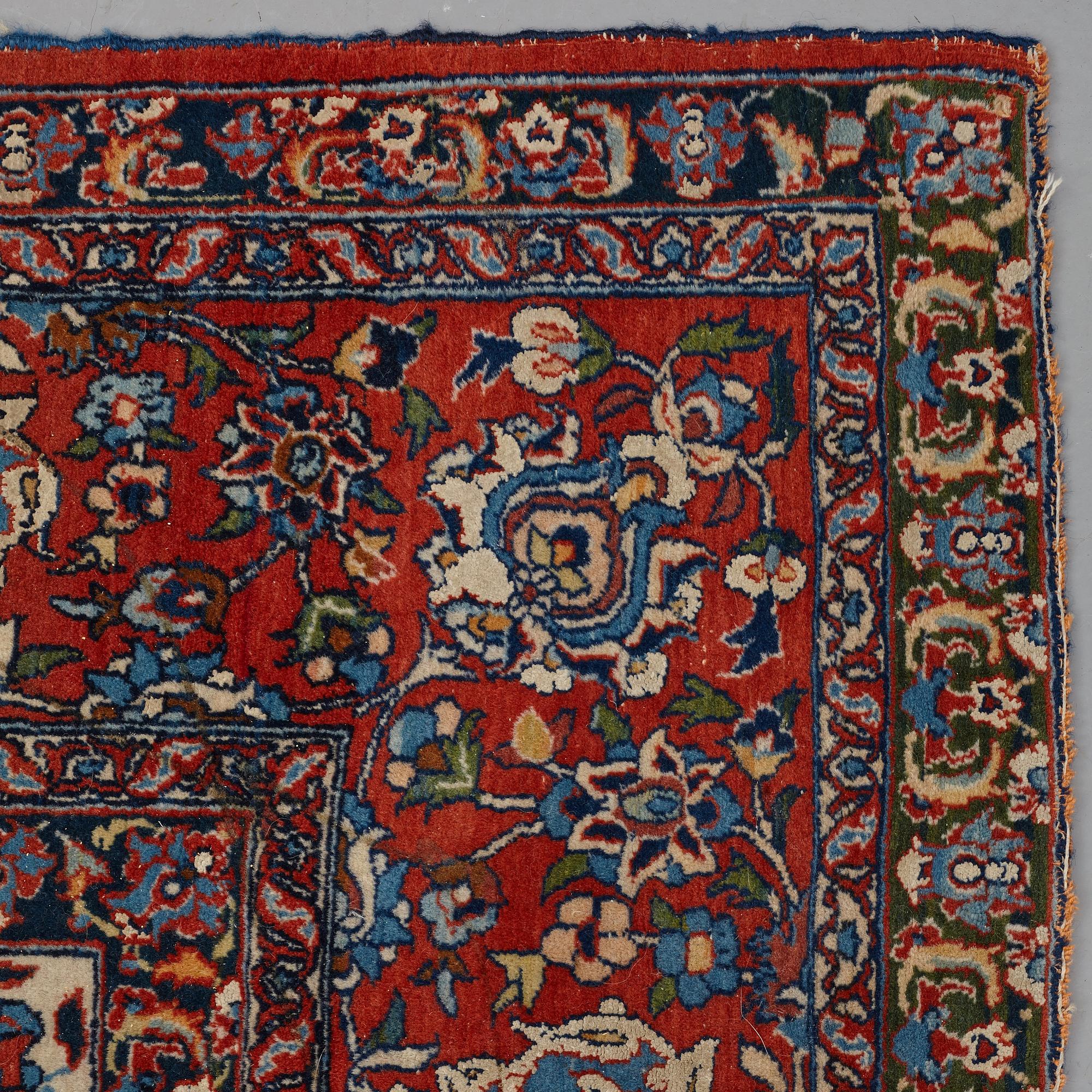 MATTO, a semi-antique Esfahan, ca 214,5 x 145-149 cm.