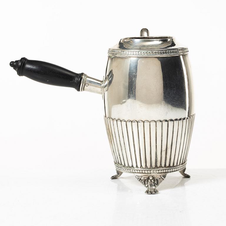 Kaffekanna, silver, sengustaviansk stil, C.G. Hallberg, Stockholm, 1917.
