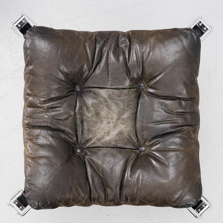 Sigurd Ressel, a pair of 'Falcon chair' easy chairs with an ottoman, Vatne Möbler, Norway, 1970s.