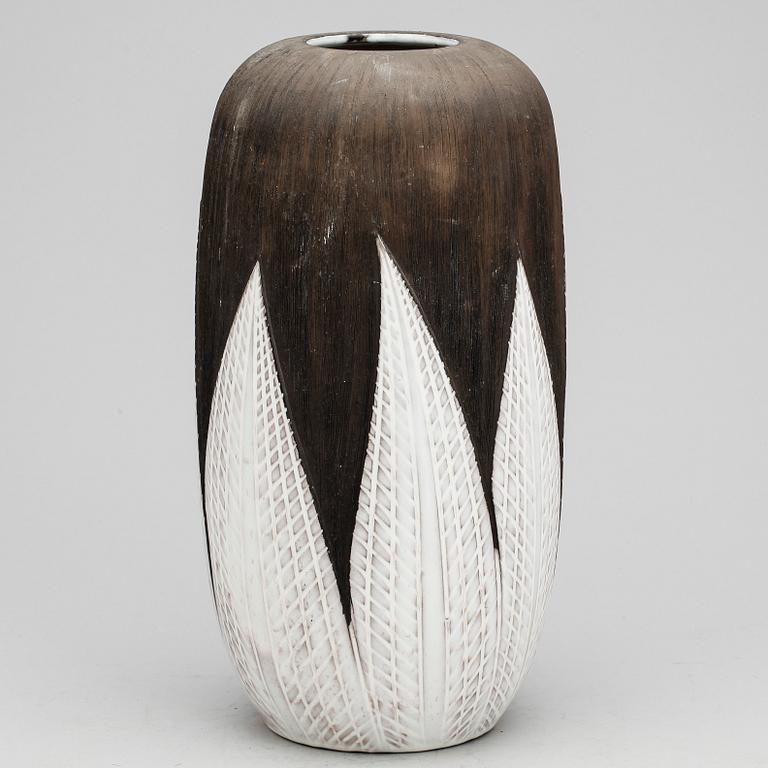 VAS, stengods, "Paprika", Anna-Lisa Thomson, Upsala-Ekeby, i produktion 1951-69.